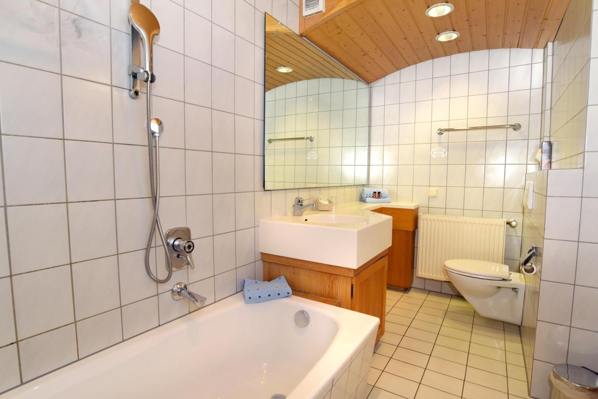 Hotel Gasthof Krone 슈팔트 외부 사진